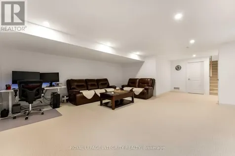 221 Finsbury Avenue Ottawa ON K2S 2X9
