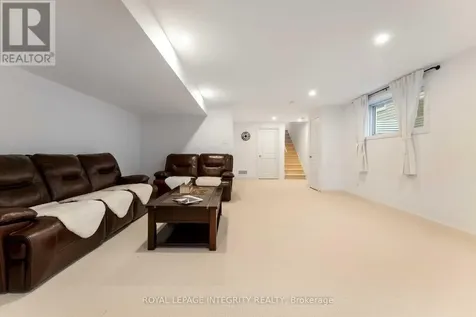221 Finsbury Avenue Ottawa ON K2S 2X9