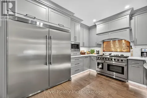 517 Silverbirch Drive Tiny ON L9M 0M5