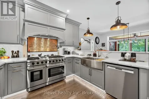 517 Silverbirch Drive Tiny ON L9M 0M5