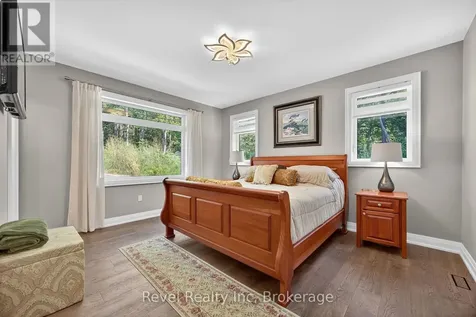 517 Silverbirch Drive Tiny ON L9M 0M5
