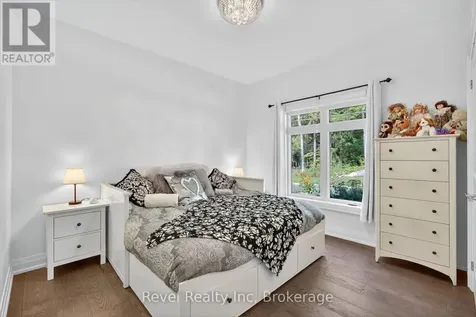 517 Silverbirch Drive Tiny ON L9M 0M5