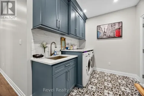 517 Silverbirch Drive Tiny ON L9M 0M5