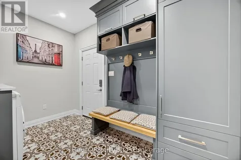 517 Silverbirch Drive Tiny ON L9M 0M5