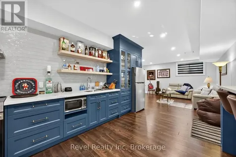517 Silverbirch Drive Tiny ON L9M 0M5