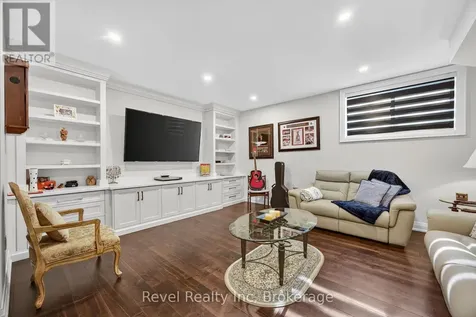 517 Silverbirch Drive Tiny ON L9M 0M5