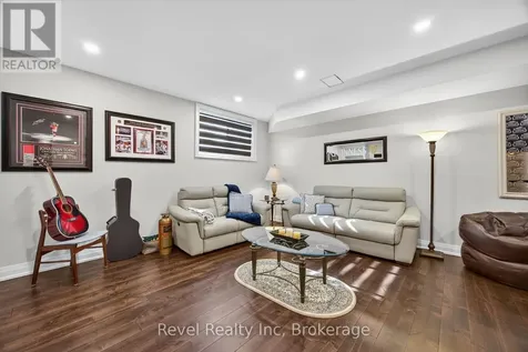 517 Silverbirch Drive Tiny ON L9M 0M5