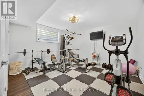 517 Silverbirch Drive Tiny ON L9M 0M5