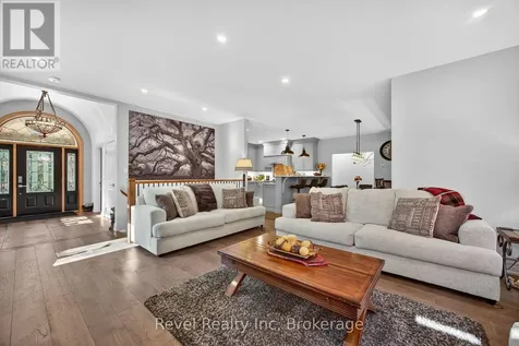 517 Silverbirch Drive Tiny ON L9M 0M5