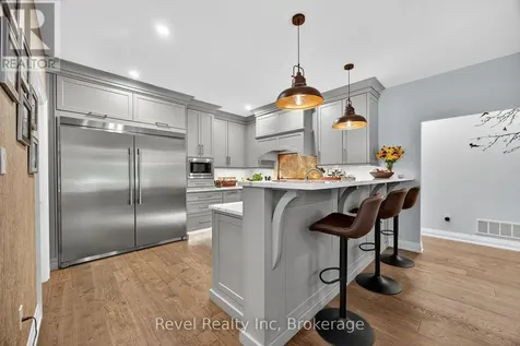 517 Silverbirch Drive Tiny ON L9M 0M5