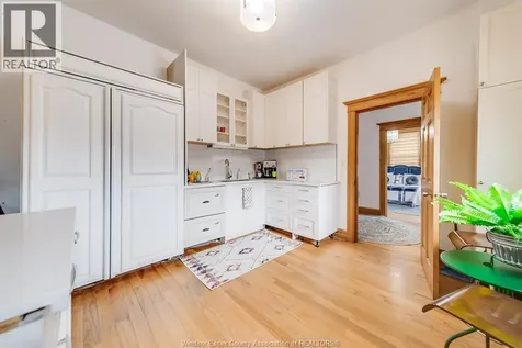 961 Ouellette Avenue Windsor ON N9A 4J5