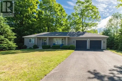 21 Sauble Woods Crescent South Bruce Peninsula ON N0H 2G0
