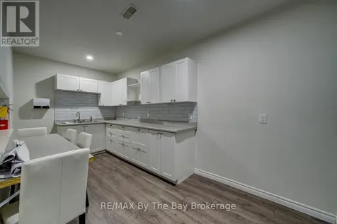 1367 Mosley Street Wasaga Beach ON L9Z 2C5