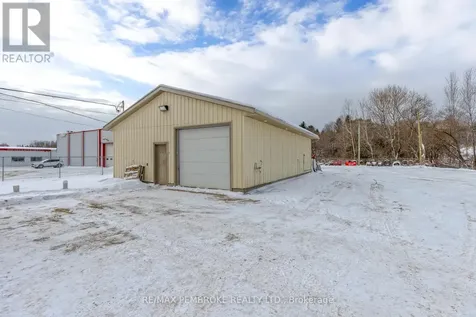1366 Pembroke Street East Laurentian Valley ON K8A 6W2
