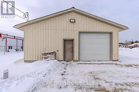 1366 Pembroke Street East Laurentian Valley ON K8A 6W2