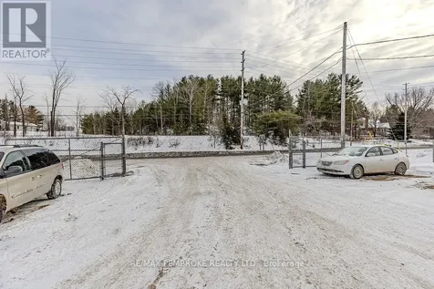 1366 Pembroke Street East Laurentian Valley ON K8A 6W2