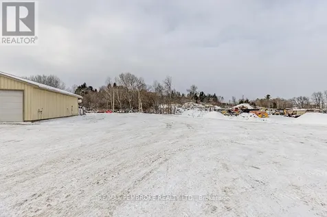 1366 Pembroke Street East Laurentian Valley ON K8A 6W2