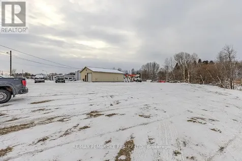 1366 Pembroke Street East Laurentian Valley ON K8A 6W2