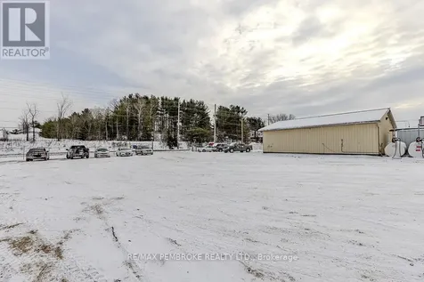 1366 Pembroke Street East Laurentian Valley ON K8A 6W2