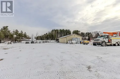 1366 Pembroke Street East Laurentian Valley ON K8A 6W2
