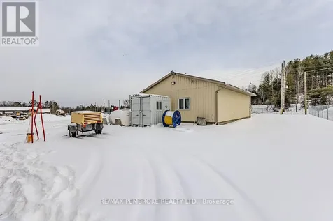 1366 Pembroke Street East Laurentian Valley ON K8A 6W2