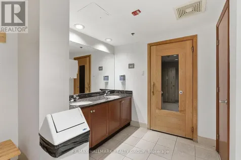 200 Rideau Street Ottawa ON K1N 5Y1
