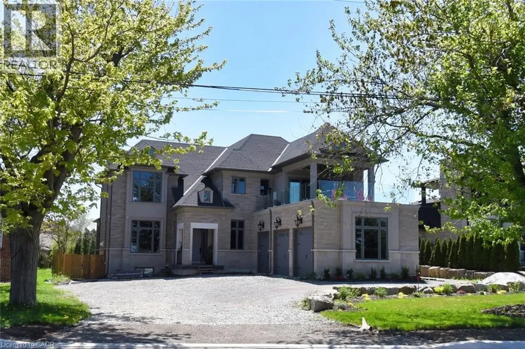68 Mountain Brow Boulevard Hamilton ON L8T 1A4