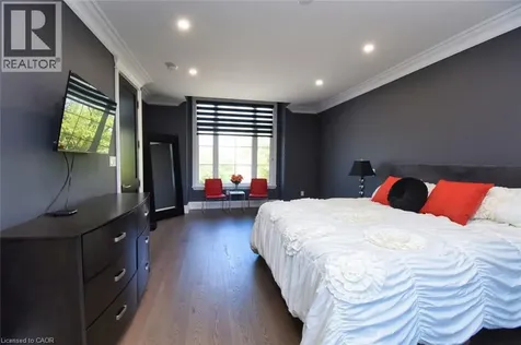 68 Mountain Brow Boulevard Hamilton ON L8T 1A4