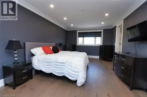 68 Mountain Brow Boulevard Hamilton ON L8T 1A4