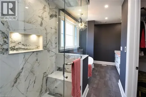 68 Mountain Brow Boulevard Hamilton ON L8T 1A4