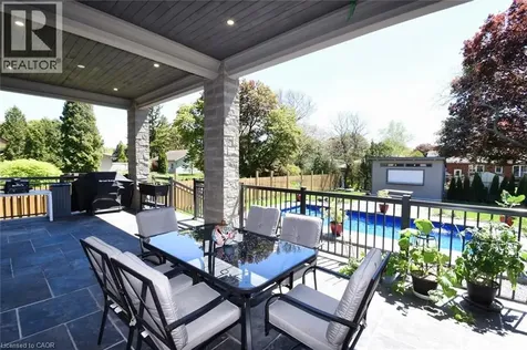 68 Mountain Brow Boulevard Hamilton ON L8T 1A4
