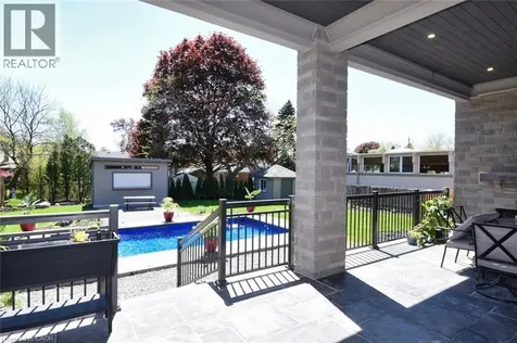 68 Mountain Brow Boulevard Hamilton ON L8T 1A4