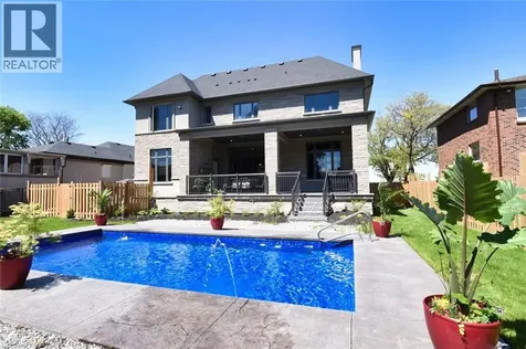 68 Mountain Brow Boulevard Hamilton ON L8T 1A4