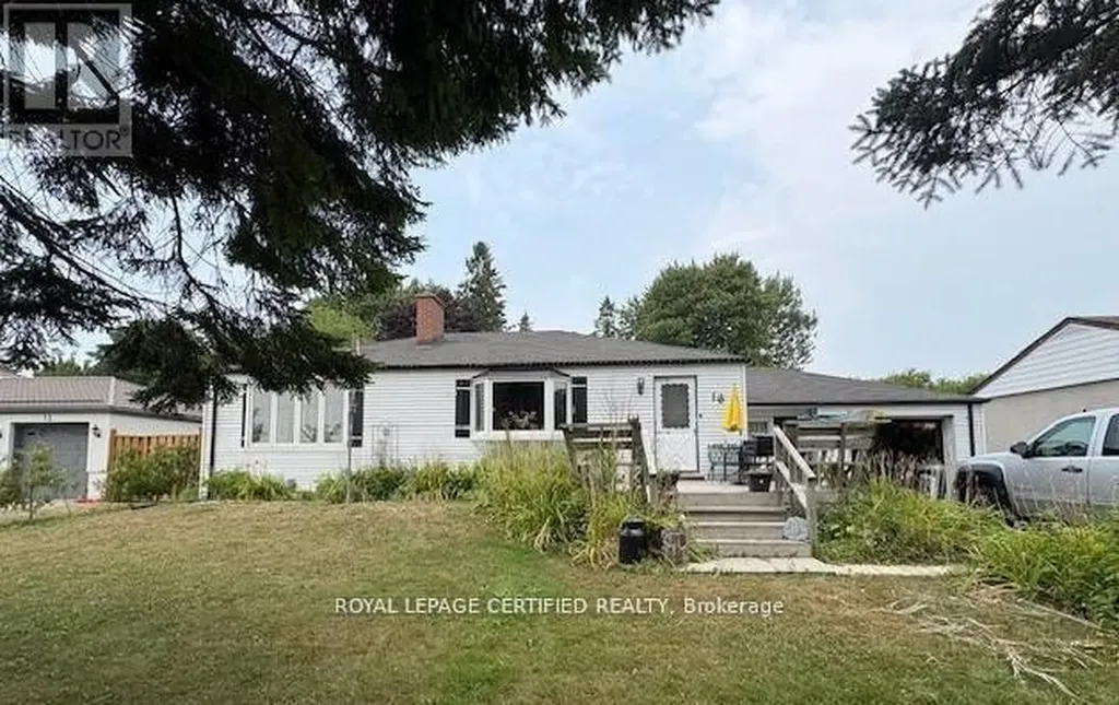 16 Almond Avenue Whitby ON L1P 1K5