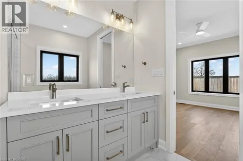 6192 Curlin Crescent Niagara Falls ON L2H 3W6