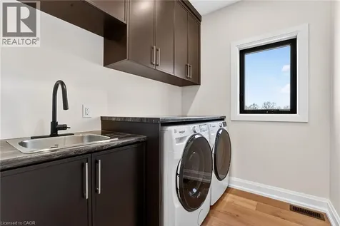 6192 Curlin Crescent Niagara Falls ON L2H 3W6