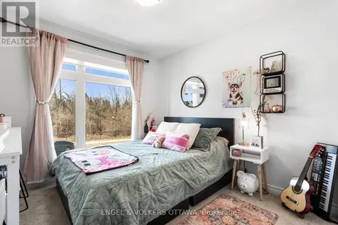 740 Miikana Road Ottawa ON K1X 0H6
