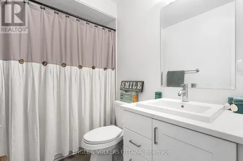 740 Miikana Road Ottawa ON K1X 0H6