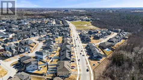 740 Miikana Road Ottawa ON K1X 0H6