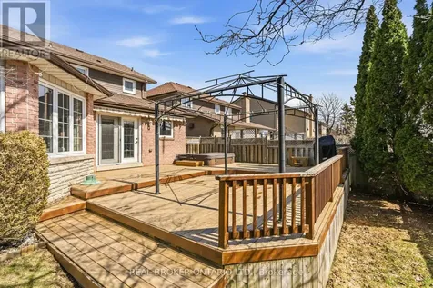 18 Cotswold Court Halton Hills (georgetown) ON L7G 5E5