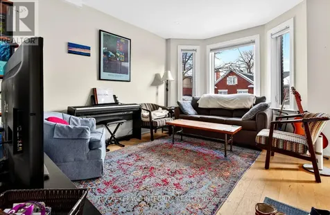 73 Renfrew Avenue Ottawa ON K1S 1Z4