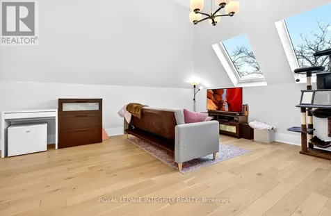 73 Renfrew Avenue Ottawa ON K1S 1Z4