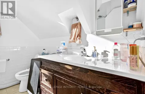 73 Renfrew Avenue Ottawa ON K1S 1Z4