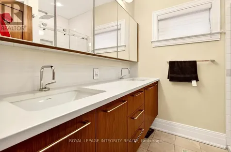 73 Renfrew Avenue Ottawa ON K1S 1Z4