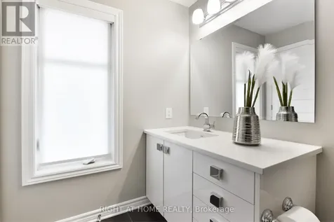 520 Silvertip Lane Ottawa ON K2T 0H7