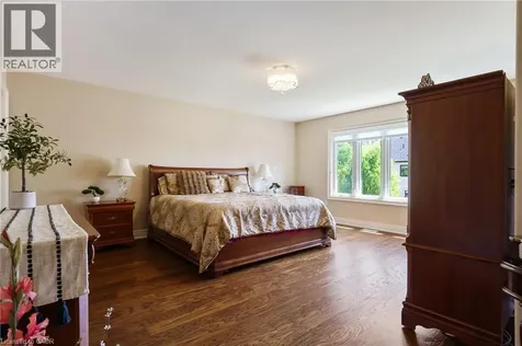 8952 Black Forest Crescent Niagara Falls ON L2H 0M8