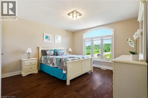 8952 Black Forest Crescent Niagara Falls ON L2H 0M8