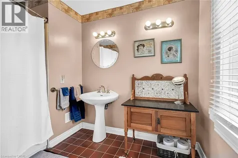 141 Mount Albion Road Hamilton ON L8K 5S7