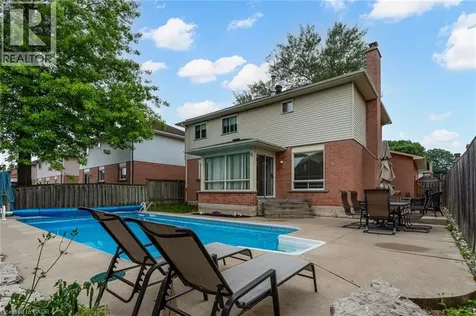 2055 Hunters Wood Drive Burlington ON L7M 2T9