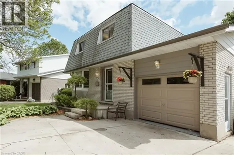 642 Cedargrove Place Waterloo ON N2L 4Y9